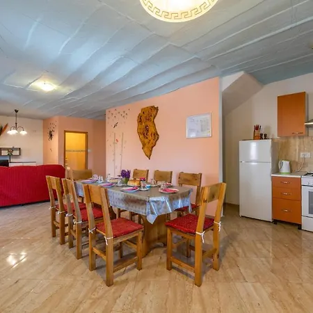 Three-bedroom 0 In *