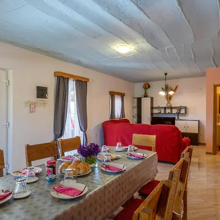 Three-bedroom 0 In