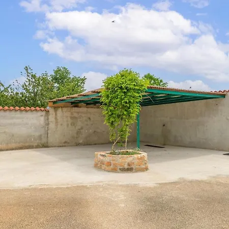 Three-bedroom 0 In *