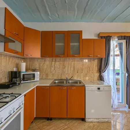 Three-bedroom 0 In