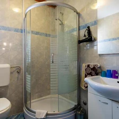 Three-Bedroom Holiday Home 0 In Zminj Zminj