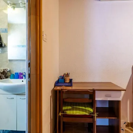 Three-Bedroom Holiday Home 0 In Zminj Zminj